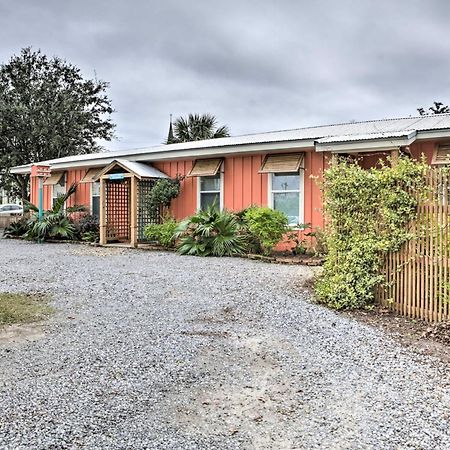 Walk To Beach From Chic Old Town Apartment With Yard Bay St. Louis Exterior photo