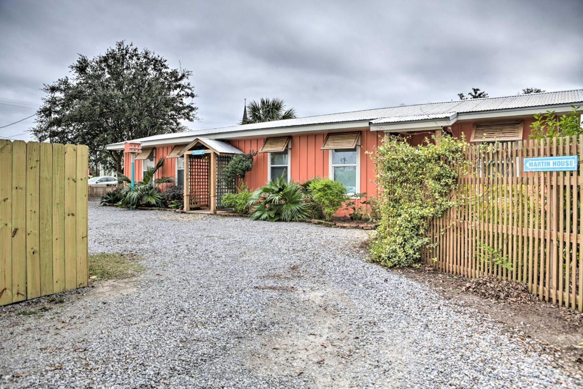 Walk To Beach From Chic Old Town Apartment With Yard Bay St. Louis Exterior photo