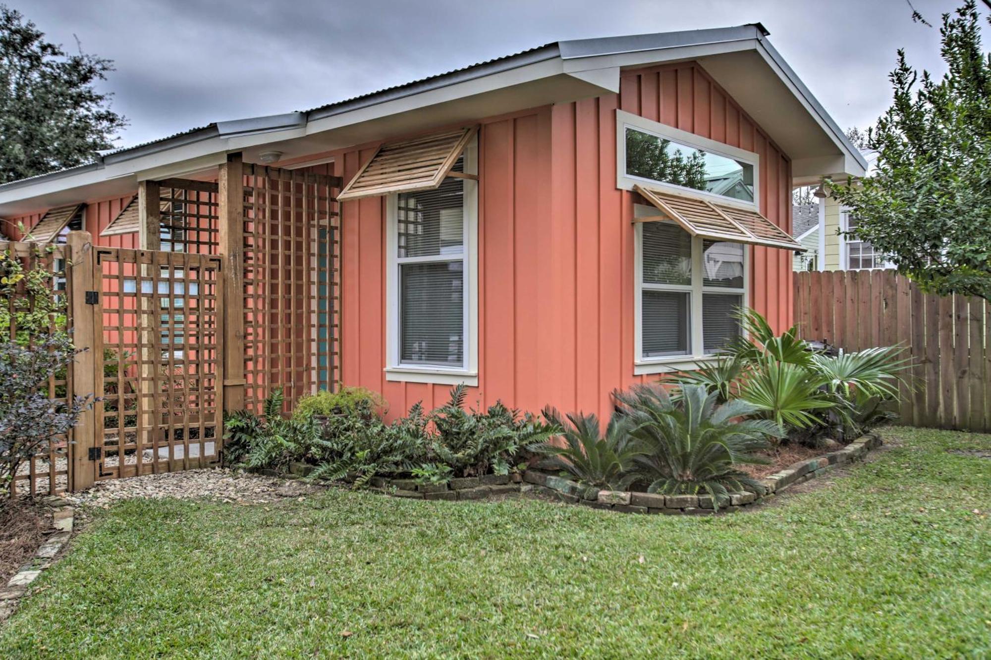 Walk To Beach From Chic Old Town Apartment With Yard Bay St. Louis Exterior photo
