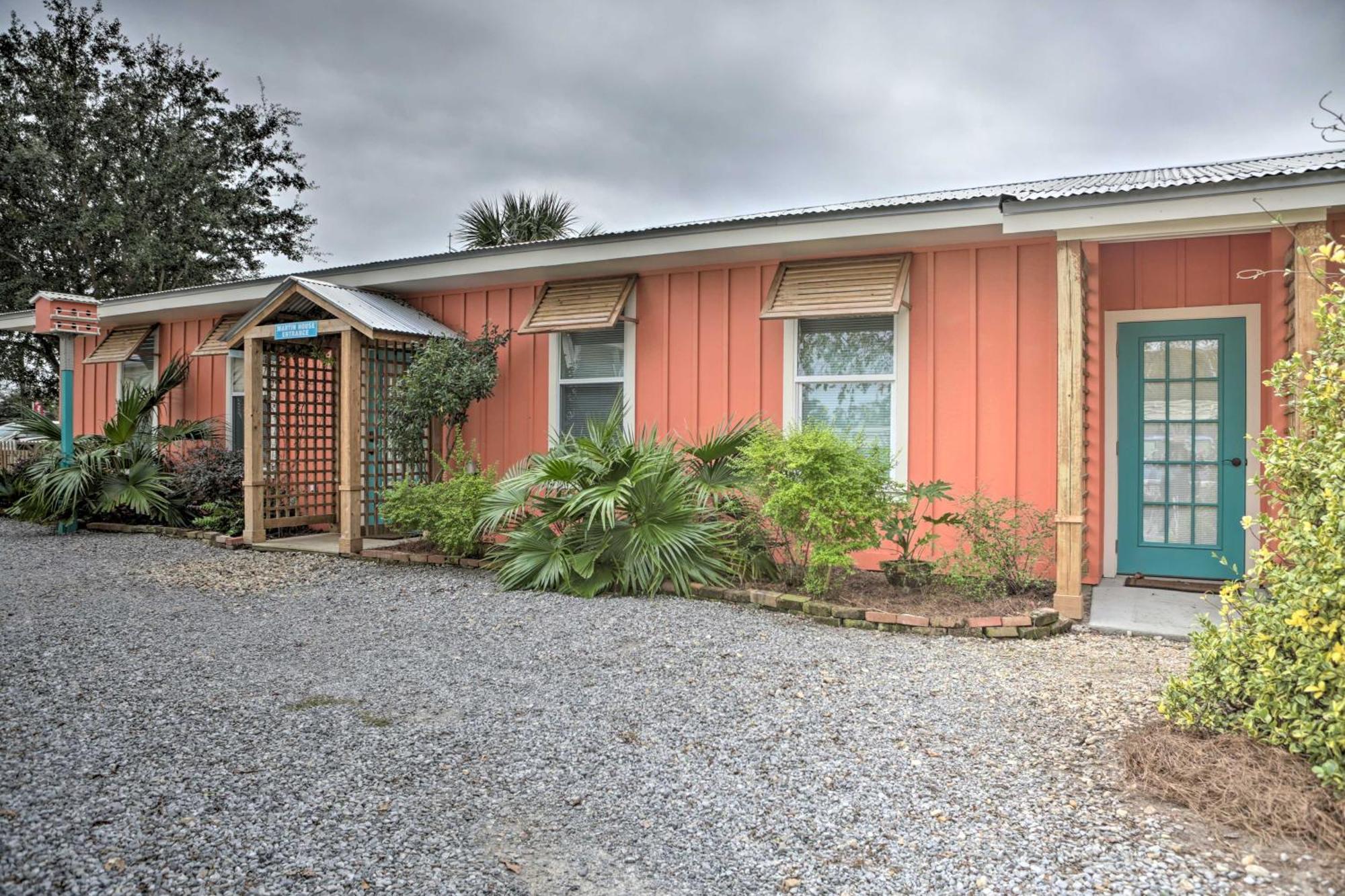 Walk To Beach From Chic Old Town Apartment With Yard Bay St. Louis Exterior photo
