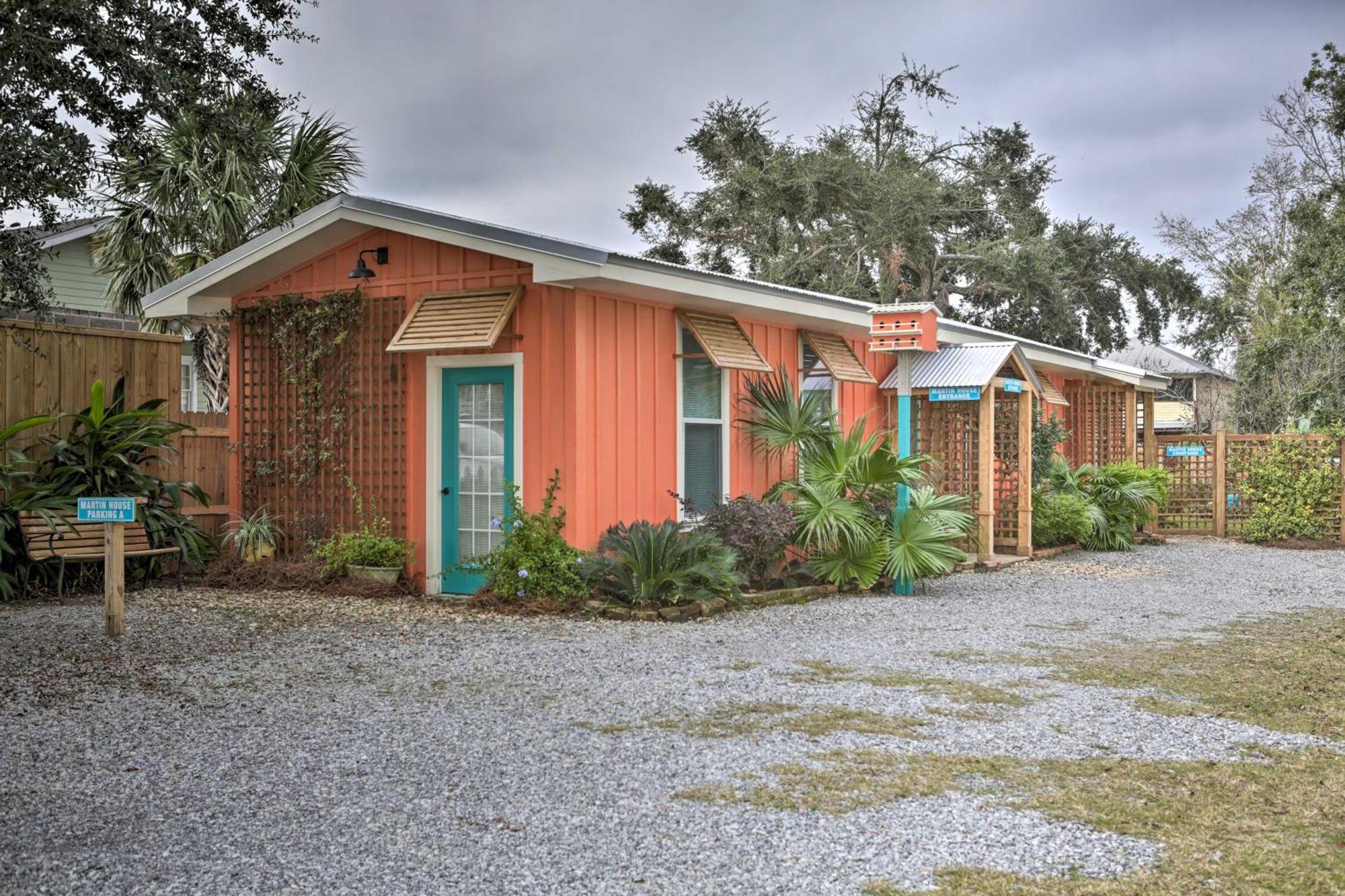 Walk To Beach From Chic Old Town Apartment With Yard Bay St. Louis Exterior photo