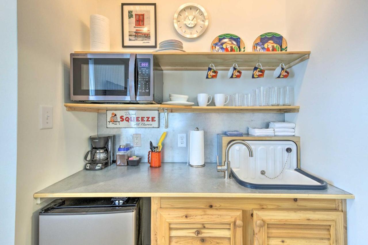 Walk To Beach From Chic Old Town Apartment With Yard Bay St. Louis Exterior photo