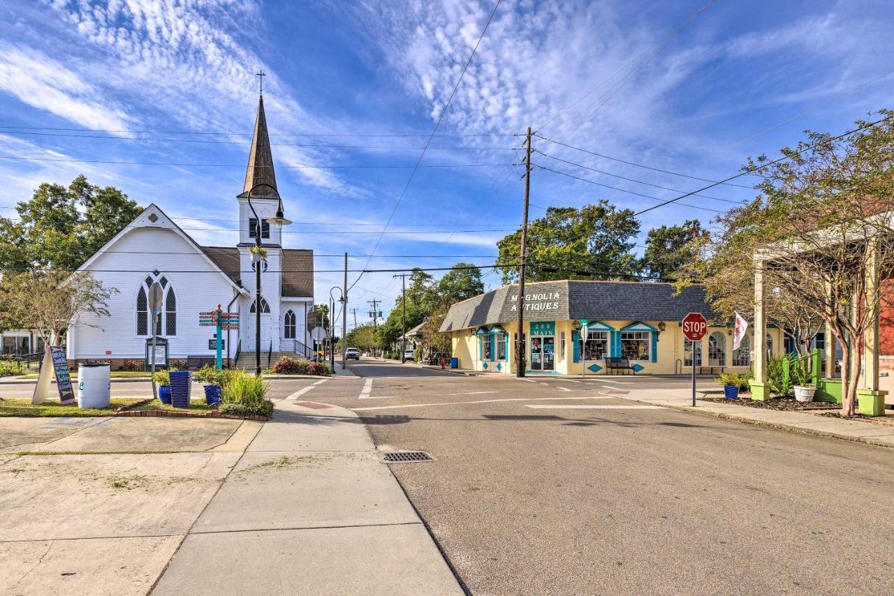 Walk To Beach From Chic Old Town Apartment With Yard Bay St. Louis Exterior photo