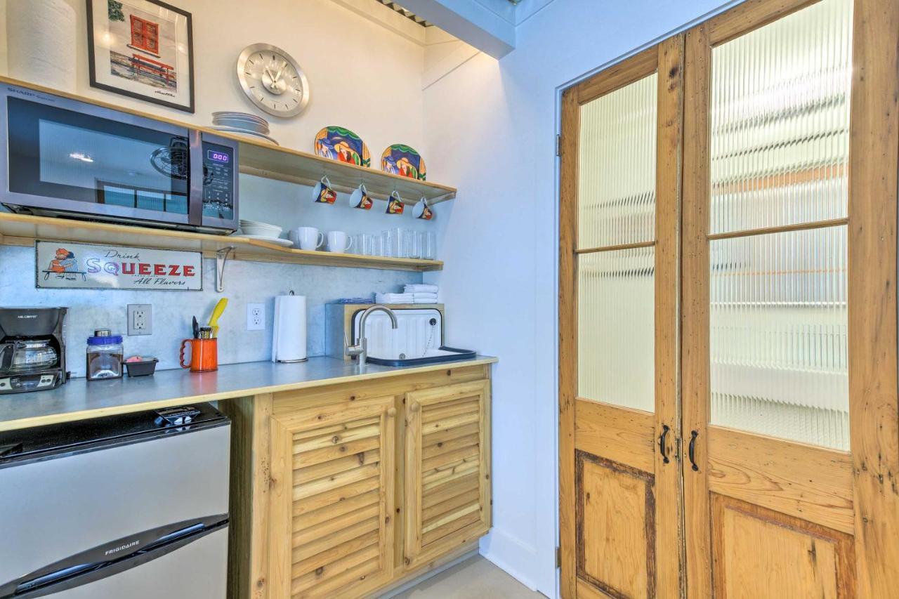 Walk To Beach From Chic Old Town Apartment With Yard Bay St. Louis Exterior photo