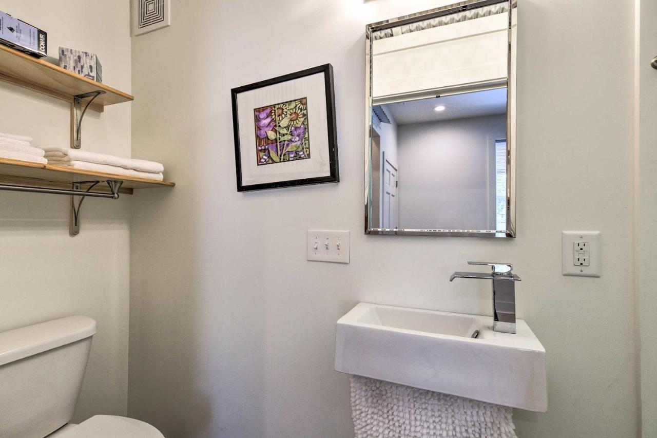 Walk To Beach From Chic Old Town Apartment With Yard Bay St. Louis Exterior photo