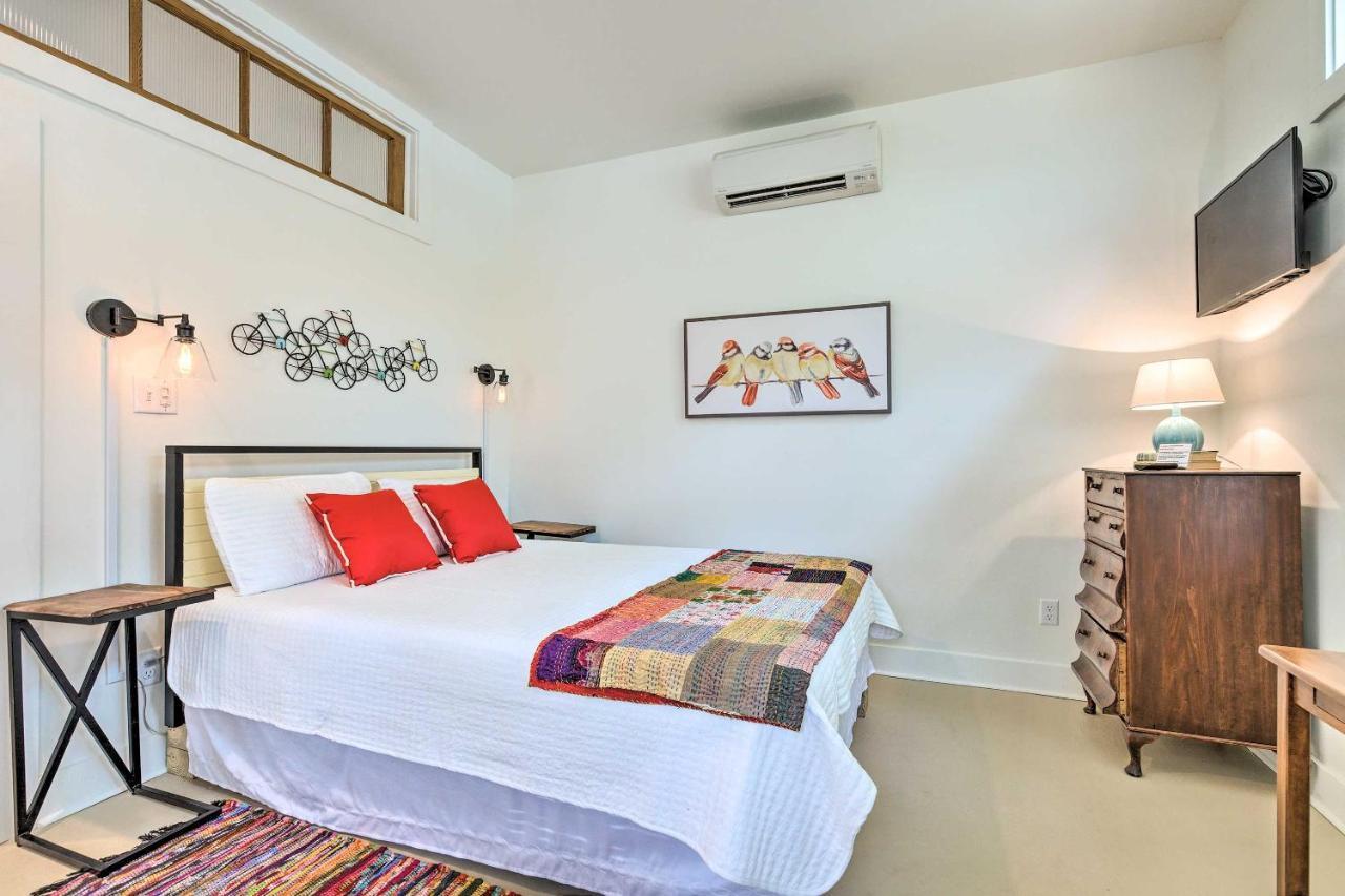 Walk To Beach From Chic Old Town Apartment With Yard Bay St. Louis Exterior photo